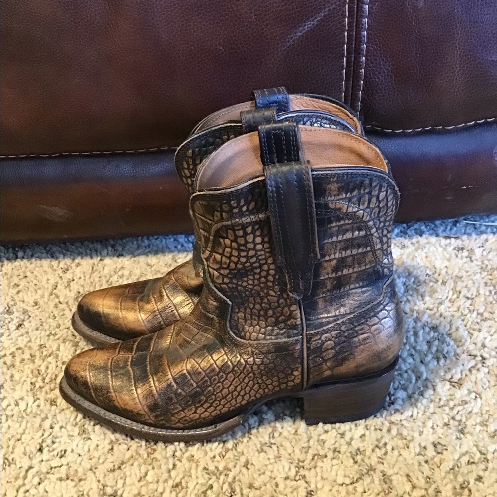 Brand new free birds boots limited edition print